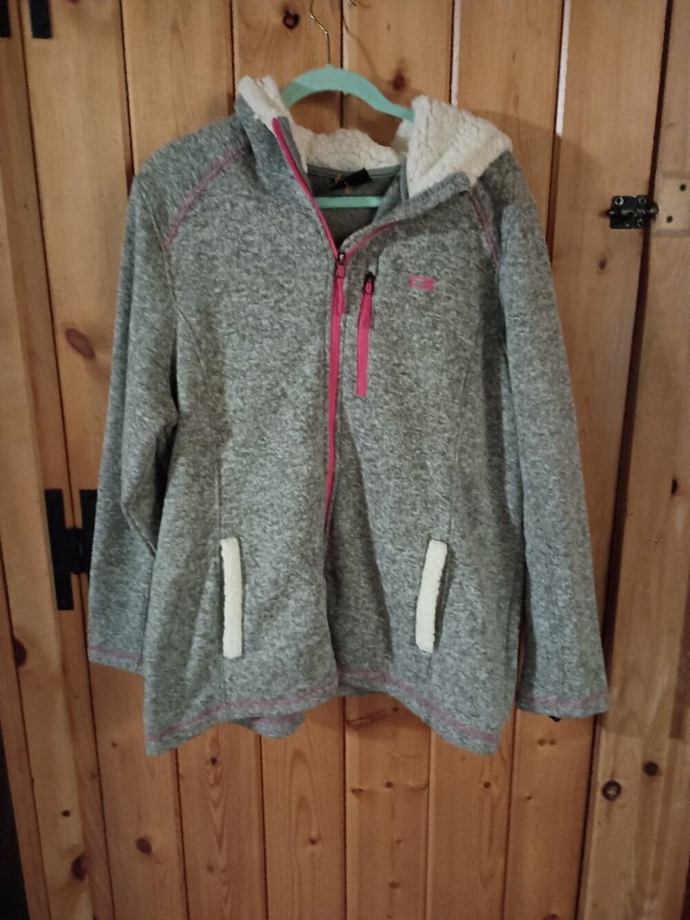 CB grey L hooded sweater jacket